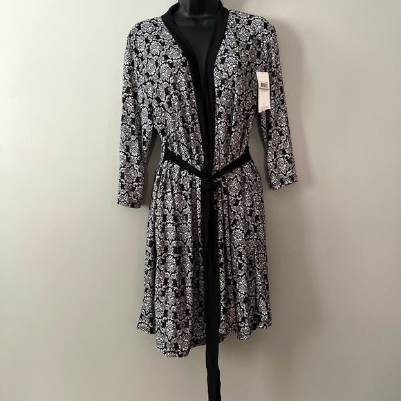 Women’s Marilyn Monroe Robe NWT - Picture 12 of 15